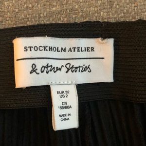 & Other Stories Pants - & OTHER STORIES Pleated Pants in Black & Other Stories Pants - & OTHER STORIES Pleated Pants in Black